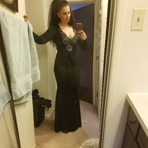 Beautiful black stretchy gown!